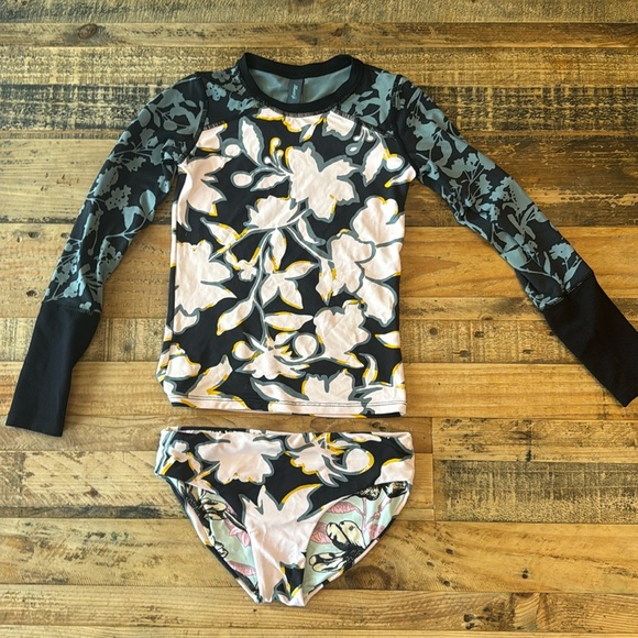 Other - Maaji rash guard bathing suit with reversible bottoms size 6